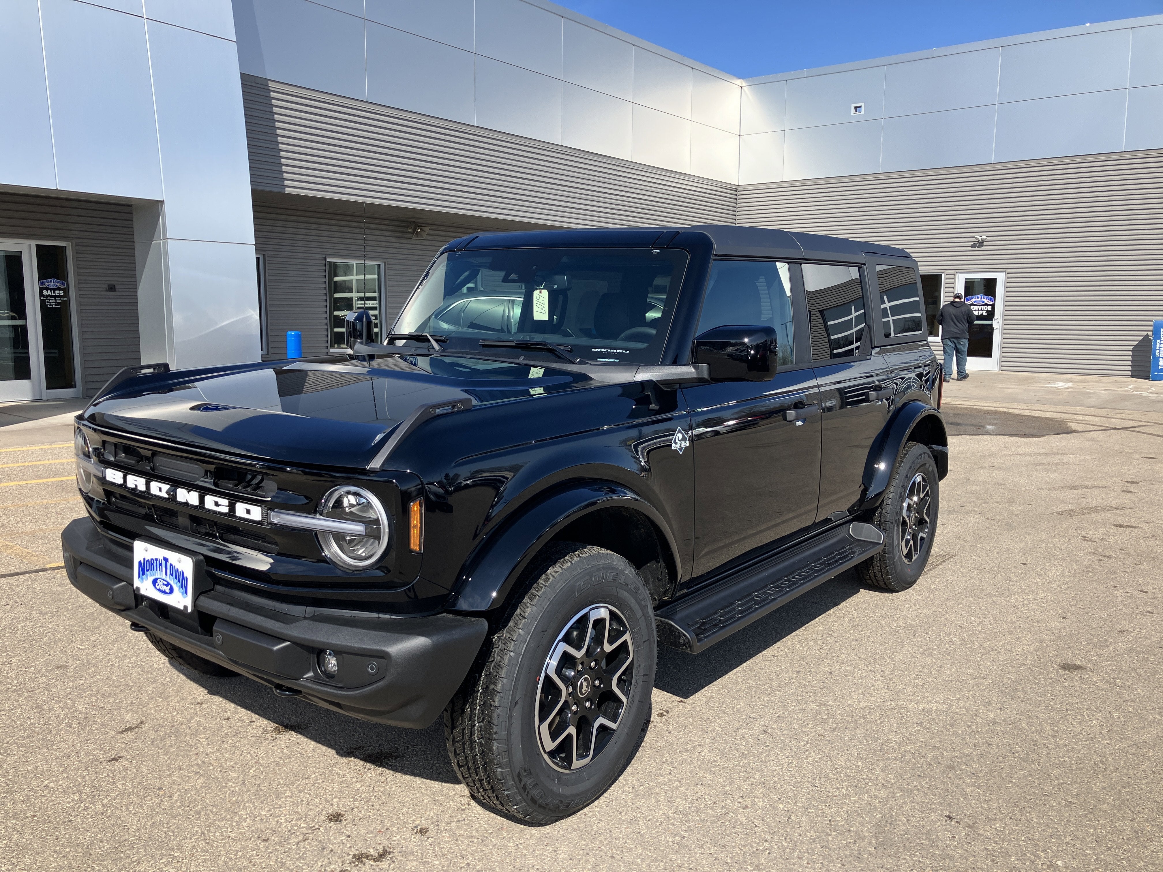 2026 Ford Bronco Outer Banks