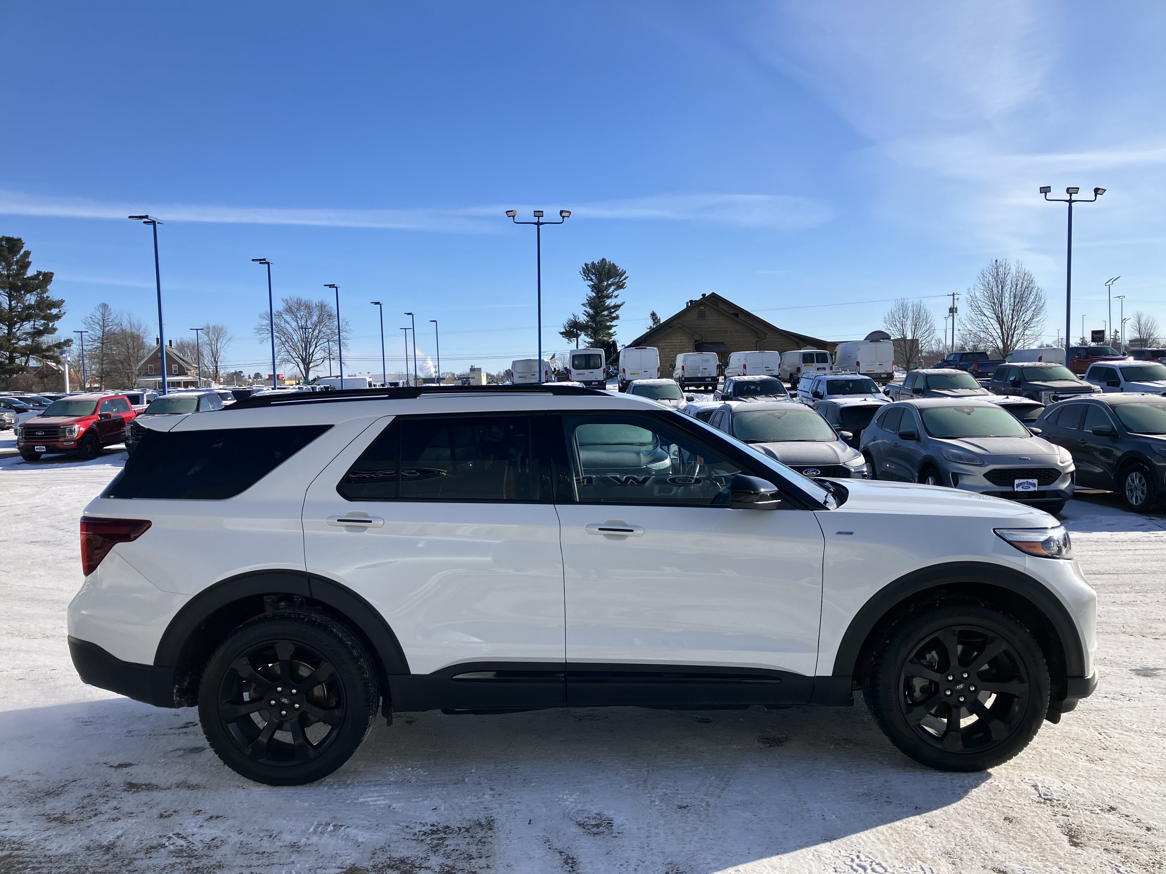 2023 Ford Explorer ST-Line