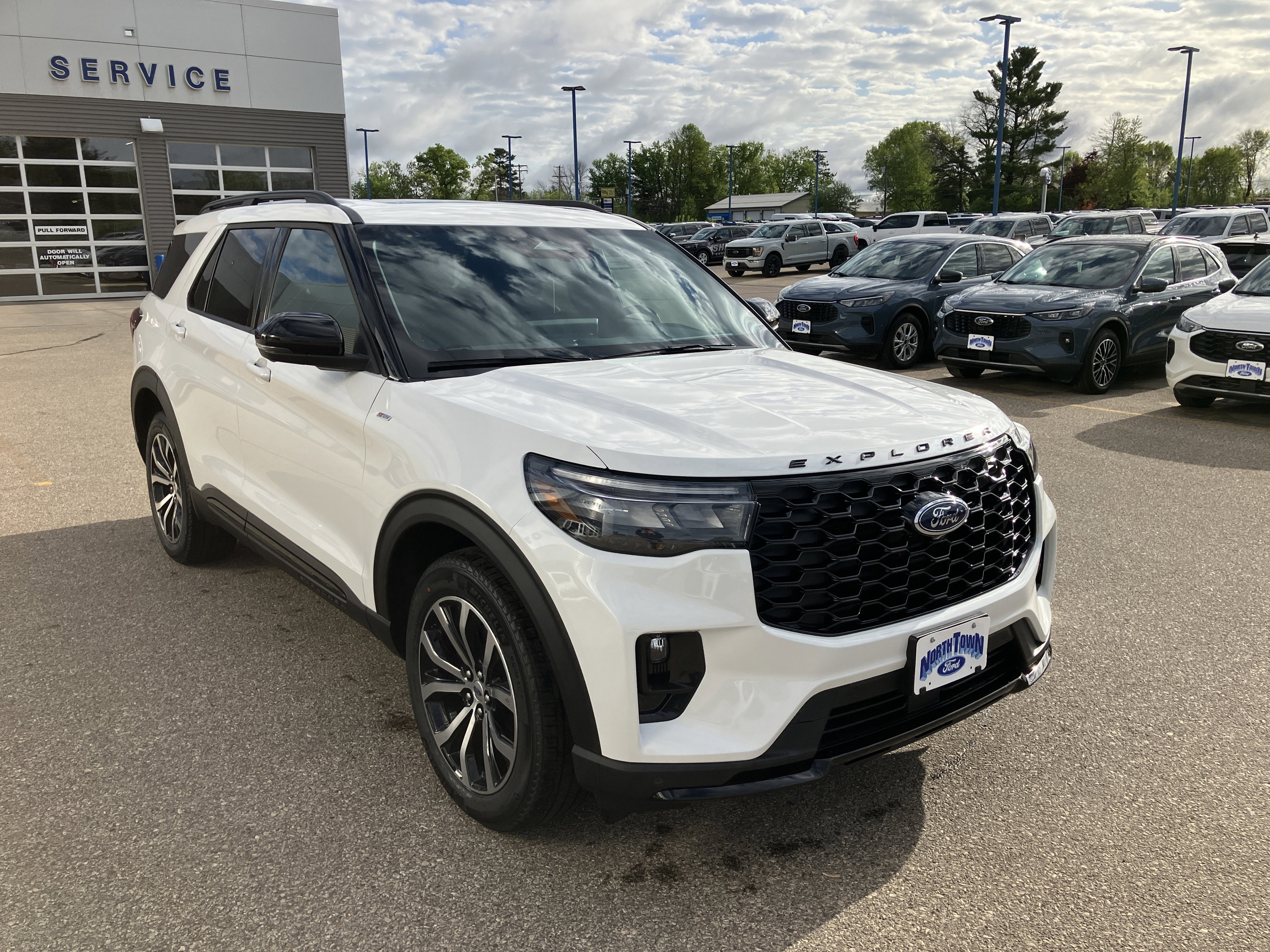 2026 Ford Explorer ST-Line