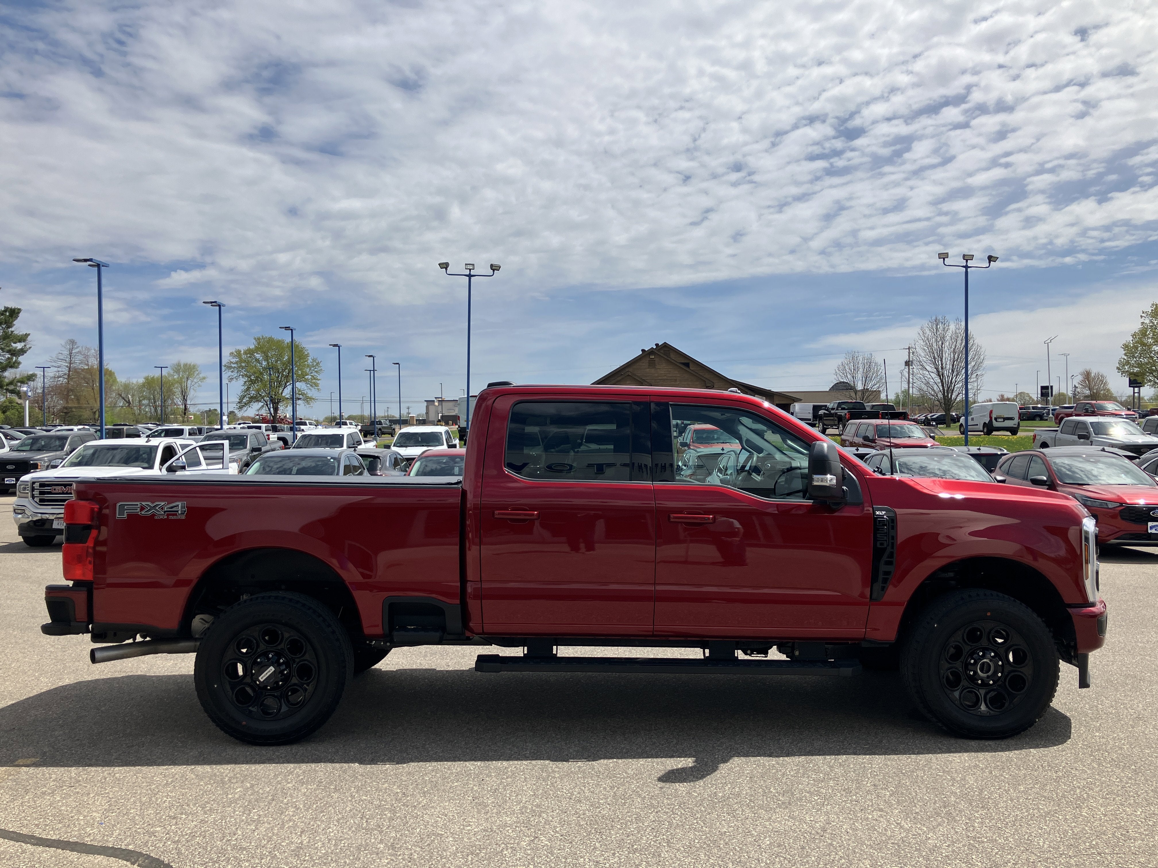2025 Ford Super Duty F-350 SRW XLT