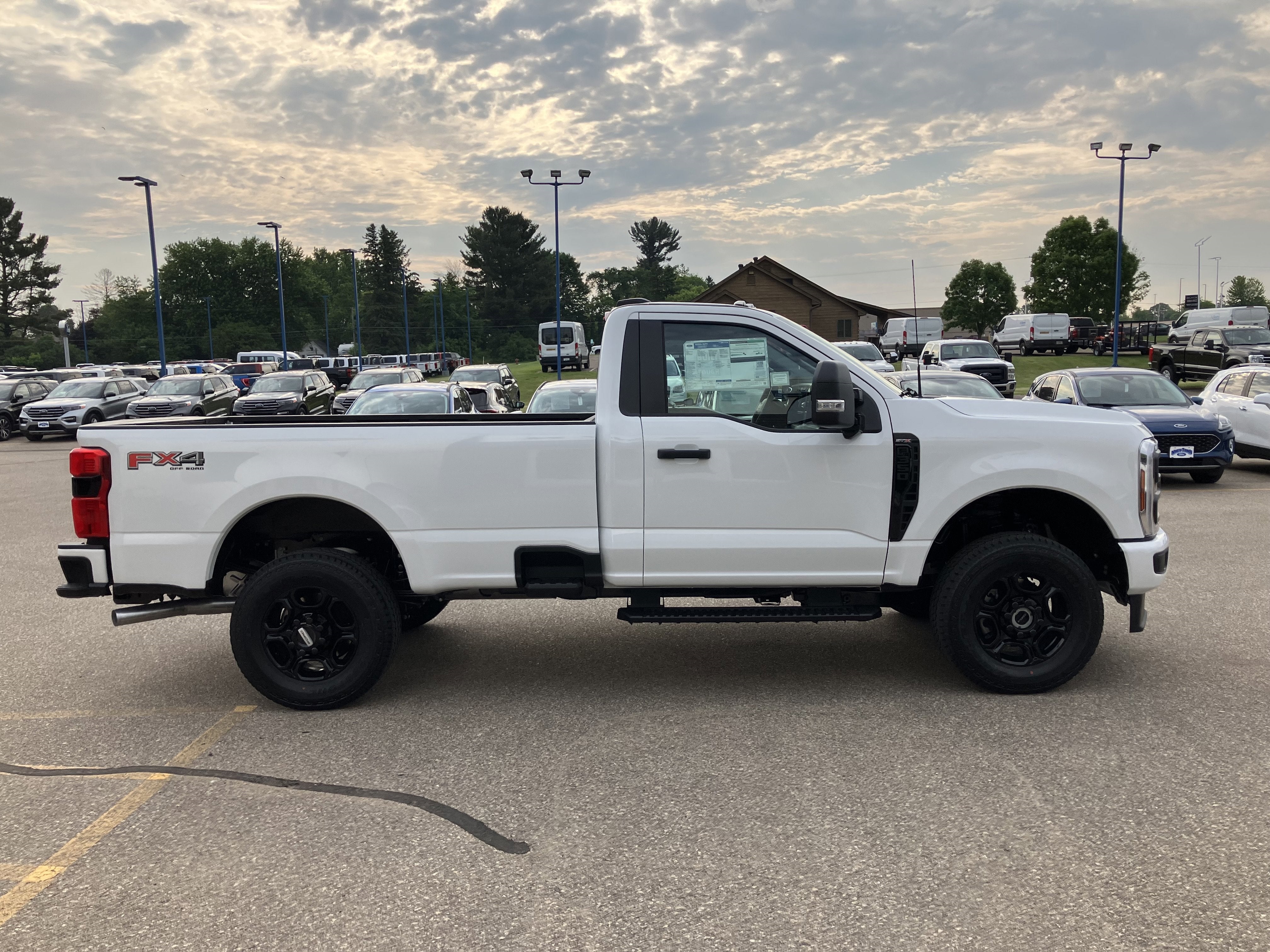 2025 Ford Super Duty F-350 SRW F-350® XL