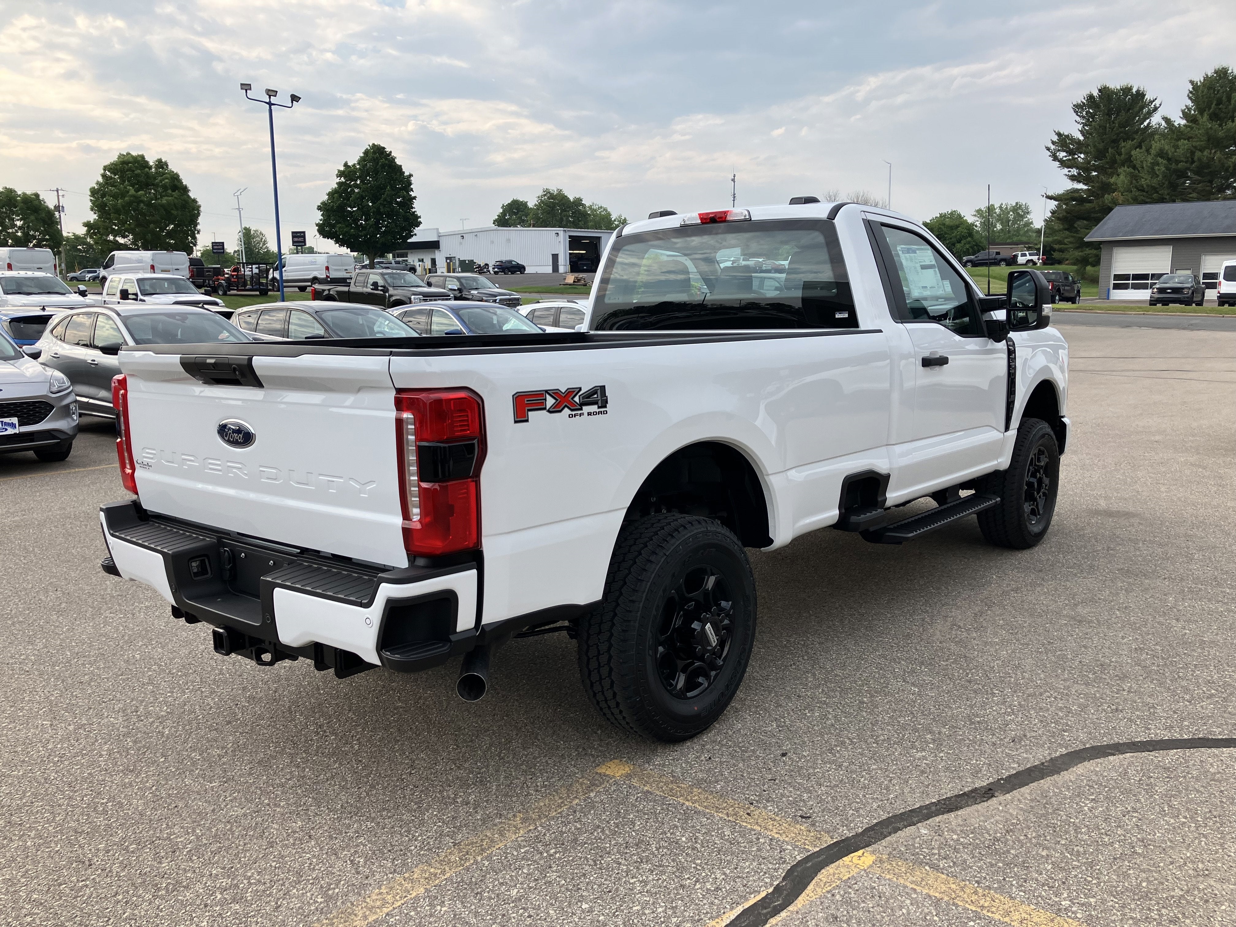 2025 Ford Super Duty F-350 SRW F-350® XL