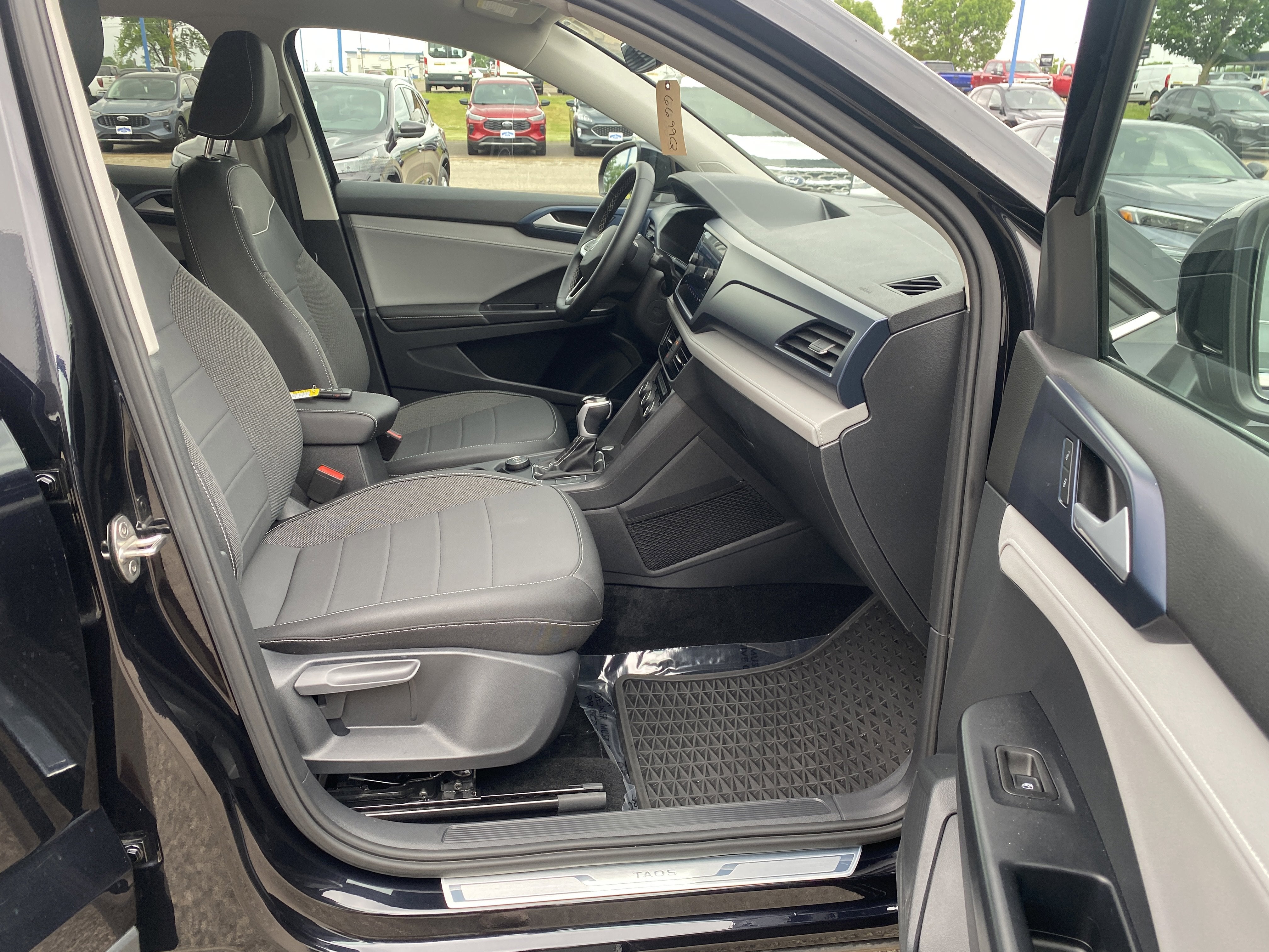 2024 Volkswagen Taos SE